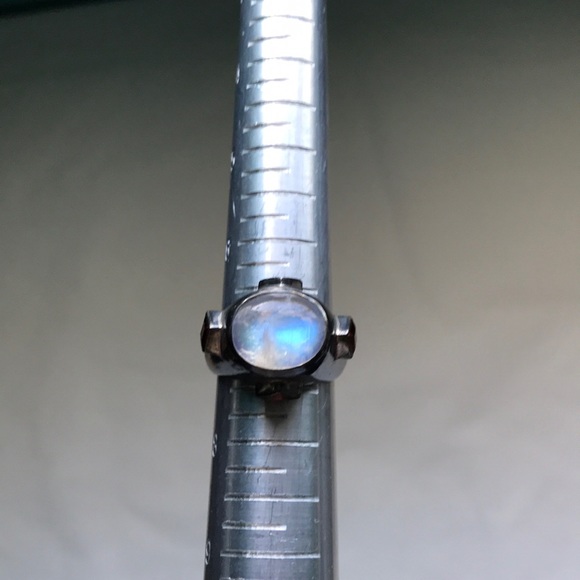 Vintage rainbow moonstone & garnet silver ring - Picture 2 of 8